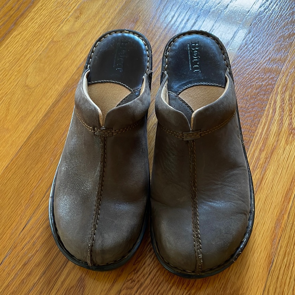 Born leather mules. Women’s 8. Brown.